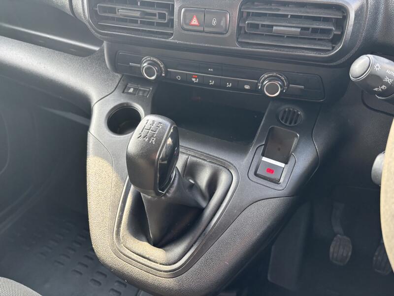 PEUGEOT PARTNER