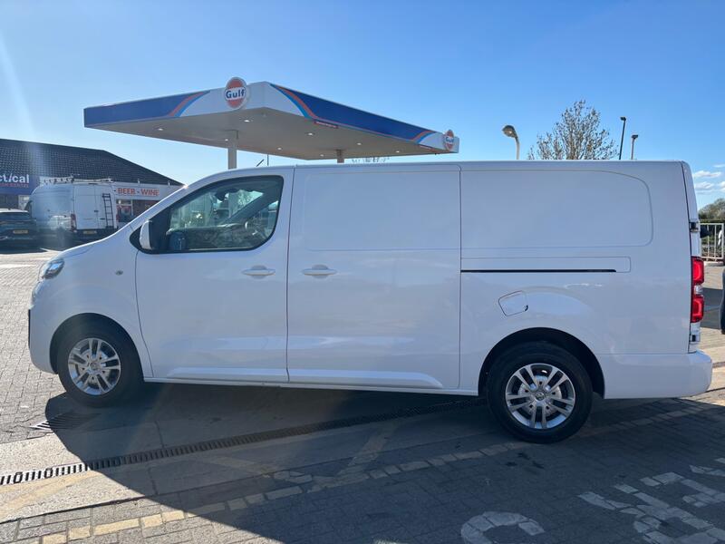 VAUXHALL VIVARO