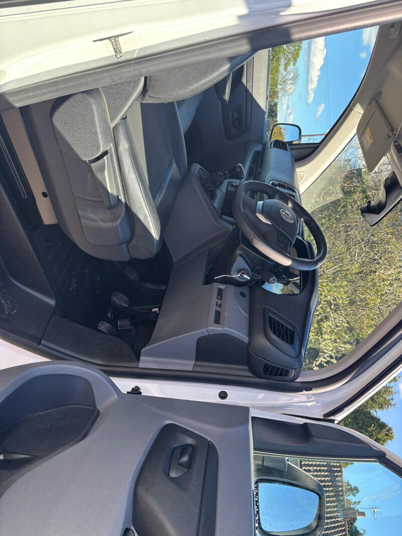 VAUXHALL VIVARO