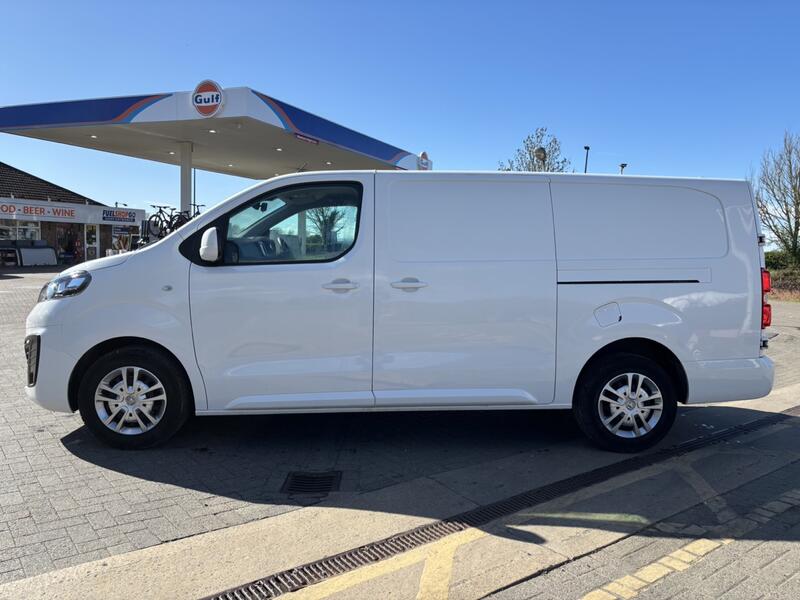 VAUXHALL VIVARO