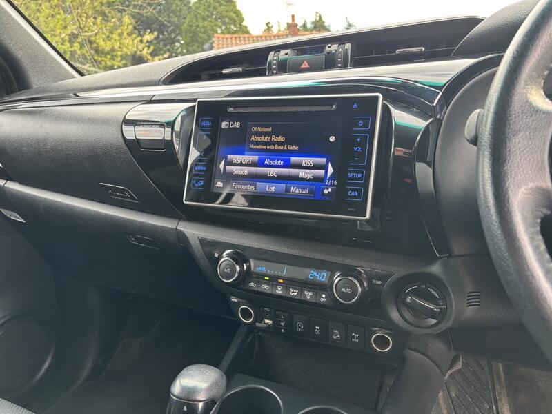 TOYOTA HILUX