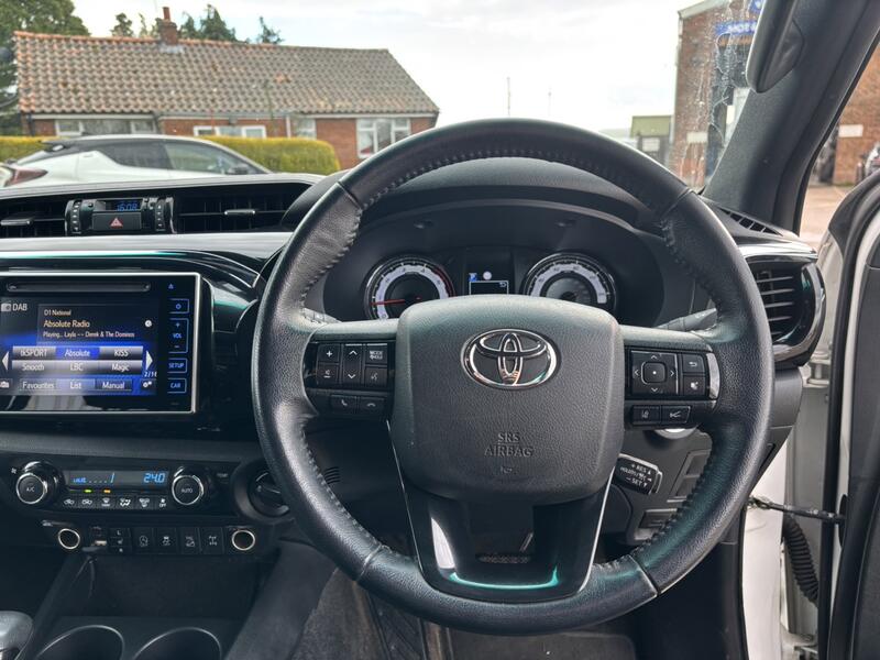 TOYOTA HILUX